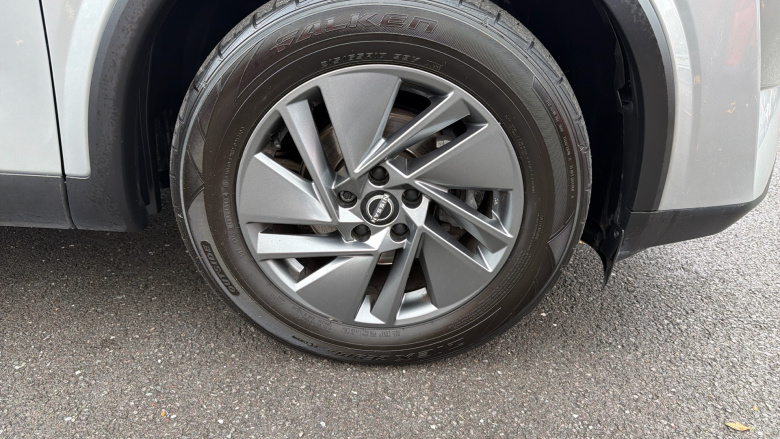 Nissan Qashqai 1.3 DiG-T MH Acenta Premium 5dr Petrol Hatchback